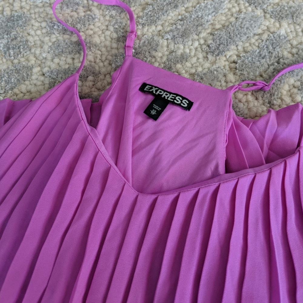 Express Pleated Tank - Picture 4 of 4